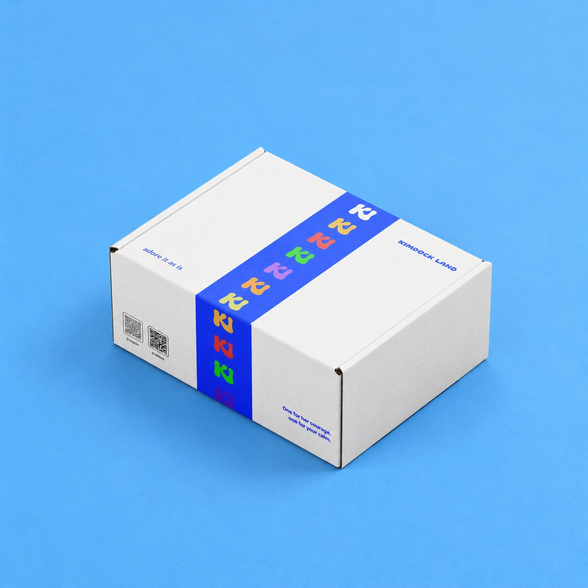 Twin Courage bracelet box, white with blue decorative band and side label